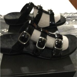 Size 9. Vionic shoes